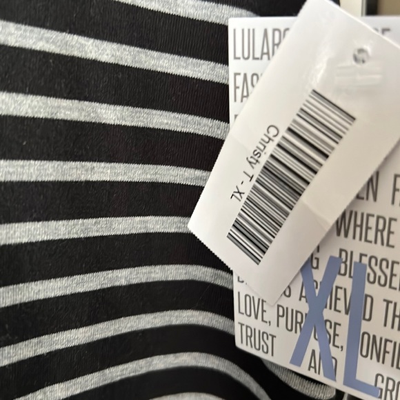 Lularoe Christy T - Picture 3 of 7